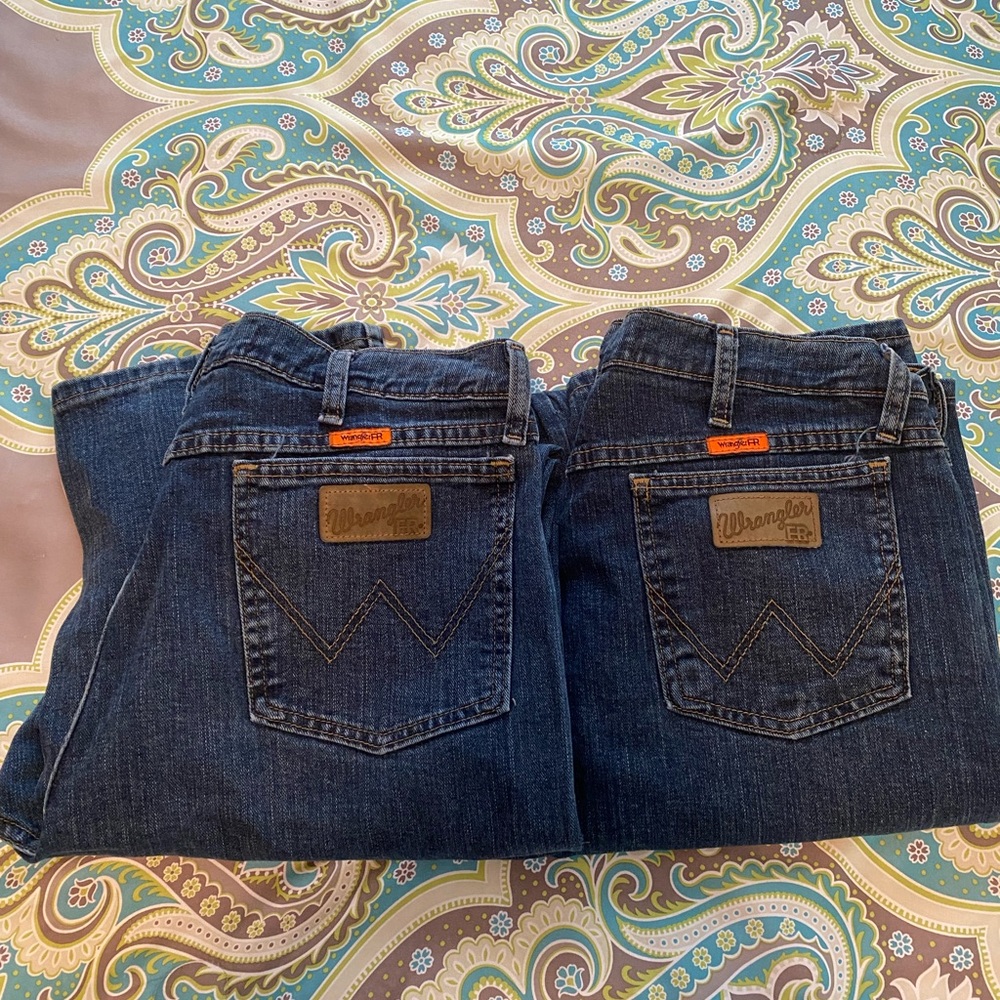 Bundle of 2Wrangler Dark Blue jeans fr and advanced comfort